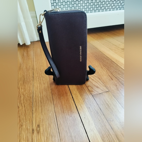 Michael Kors Zip Around Wallet Women's - Picture 5 of 6